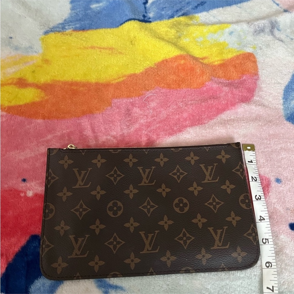 Louis Vuitton Neverfull pouch